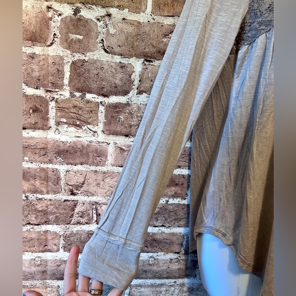 blouse - Picture 6 of 9